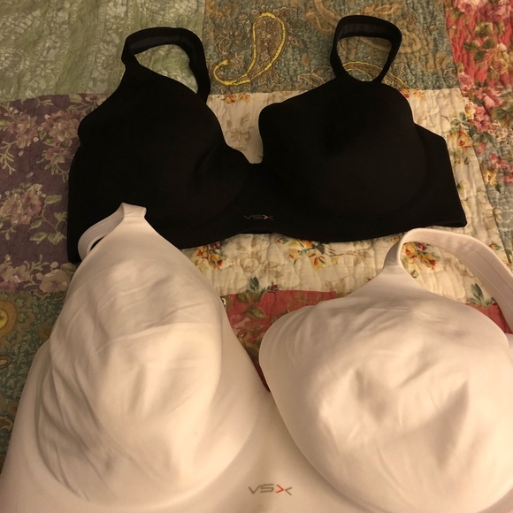 SOLD ....BUNDLE DEAL••••Victoria Secret Sport Bras - Picture 1 of 2